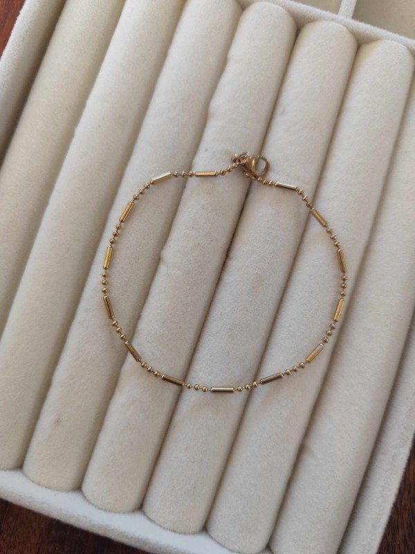 Producto - Pulsera bolitas - detalle chato. Acero dorado.