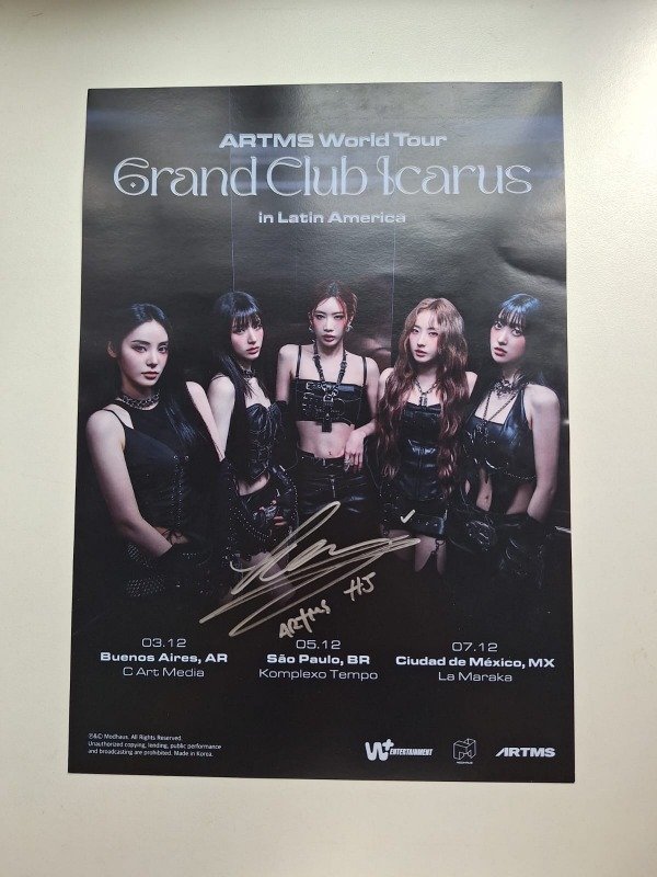 Producto - Heejin Artms "Grand Club Icarus" Poster Firmado