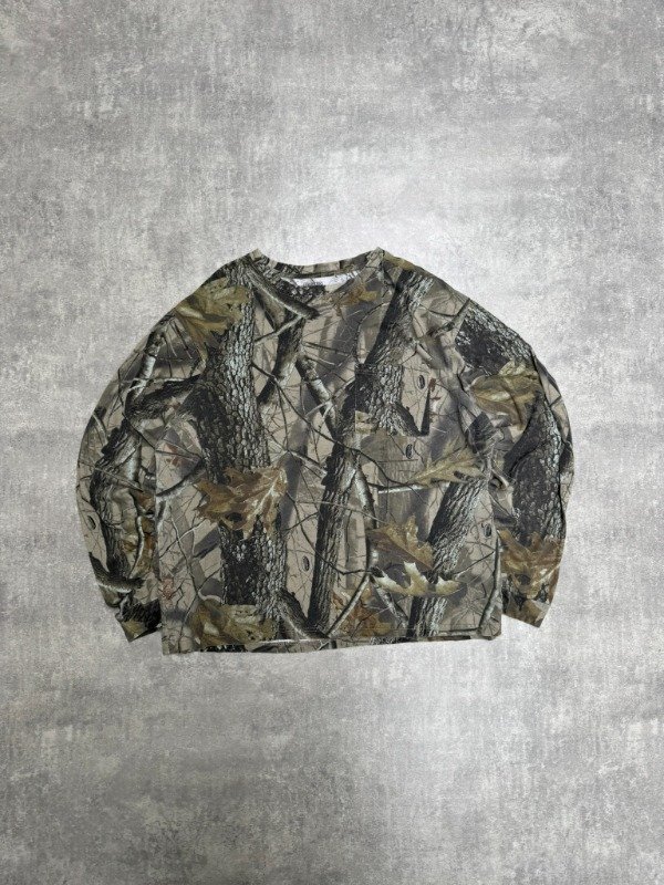 Producto - Remera Manga Larga Outfitters x Realtree Poket T.XL
