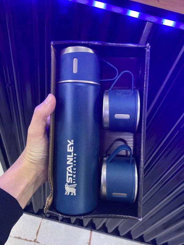 Producto - Termo 500ml + dos tazas térmicas Stanley