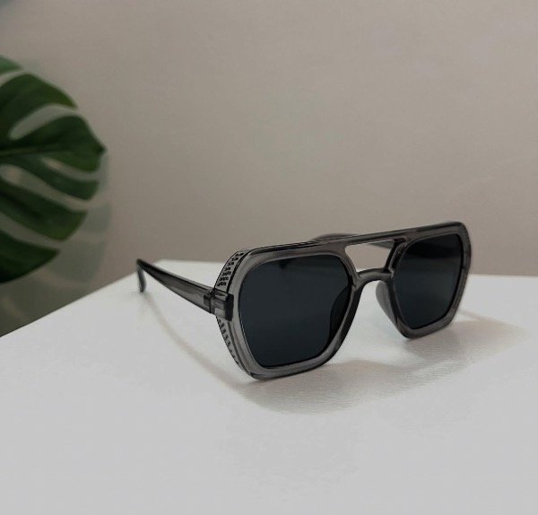 Producto - Lentes de sol gris recto