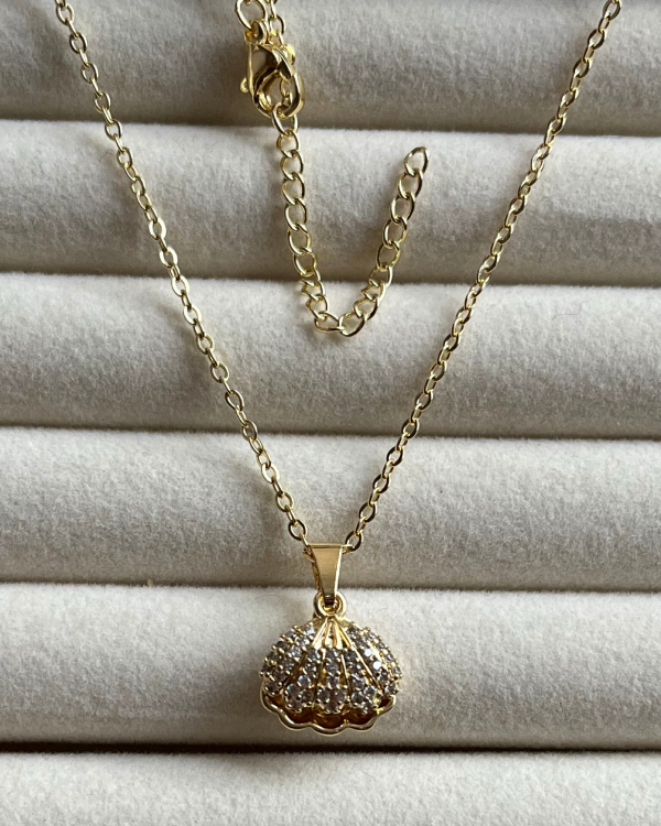 Producto - Cadena con dije doble almeja movible de acero dorado 50-55cm