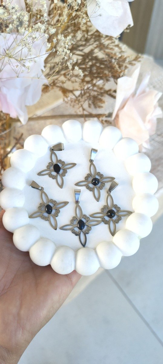 Producto - Nudo de bruja con onix negro de acero quirúrgico