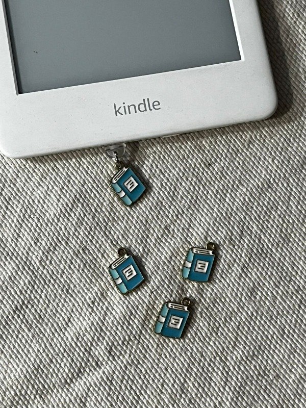 Producto - Charm book celeste