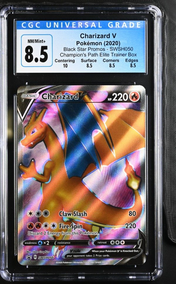 Producto - Charizard V 2020 English Black Star Promos SWSH050 CGC 8.5
