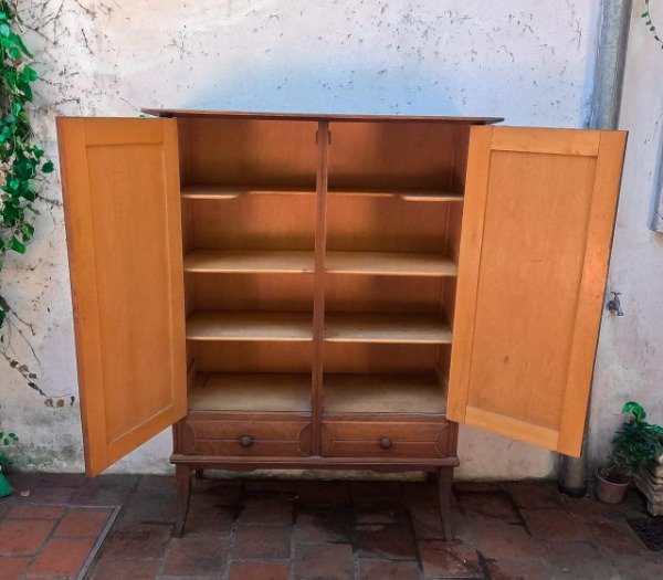 Producto - Vajillero de Diseño Nórdico en Madera Maciza de Petiribí