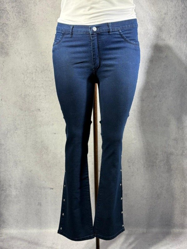 Producto - JEAN RECTO ELASTIZADO TACHAS TODA LA PIERNA AZUL