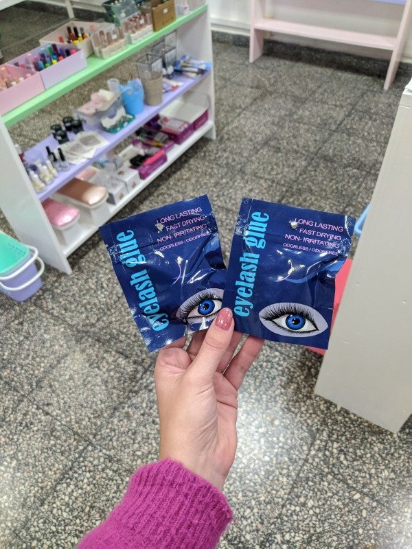Producto - Pegamento de pestañas larga duración