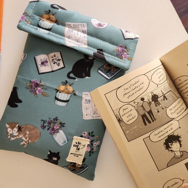 Producto - Funda para libros pocket Gatitos Verdes IMPERMEABLE - 1