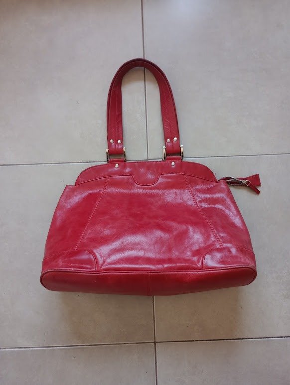 Producto - cartera roja de cuero Iris Tyler