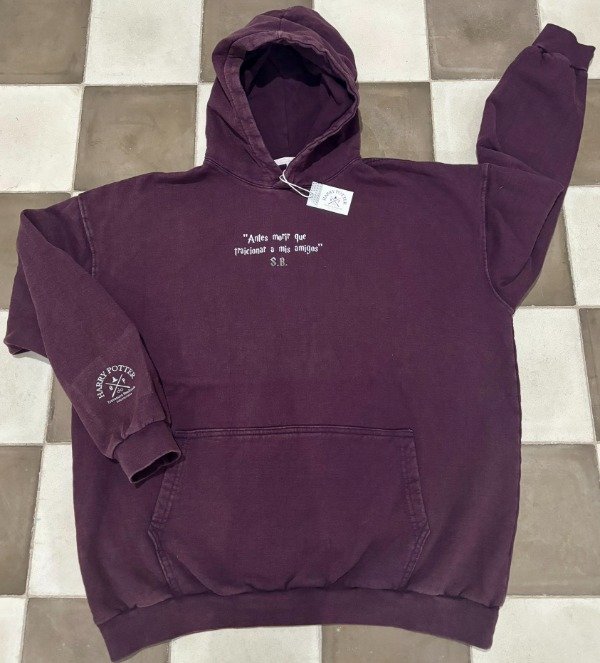 Producto - Buzo Amistad Escudo 9 3/4 malbec