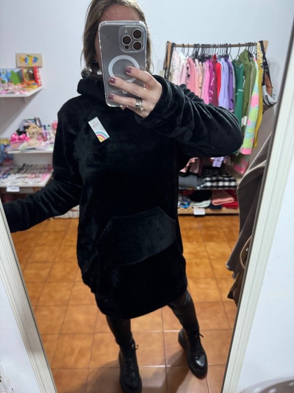 Producto - Canguro plush negro M/L largo