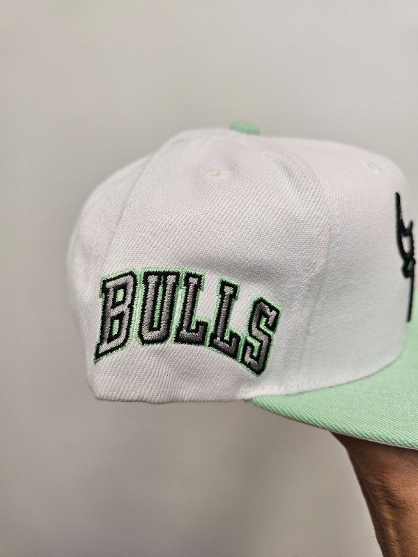 Chicago Bulls Platinum Mint 2023 Mitchell And Ness Snapback — imagen 3