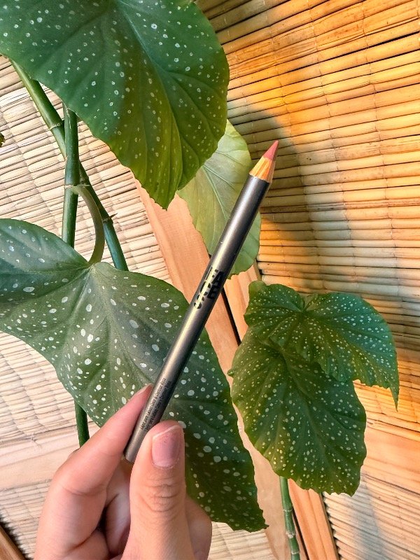 Producto - Lápiz delineador de labios tono ROSA. Faces
