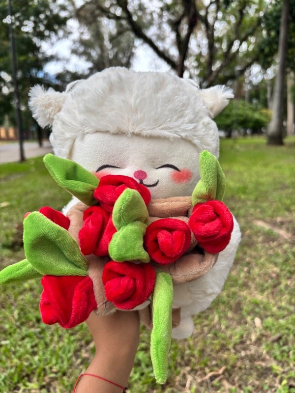 Producto - Peluche Corderito con ramo rojo