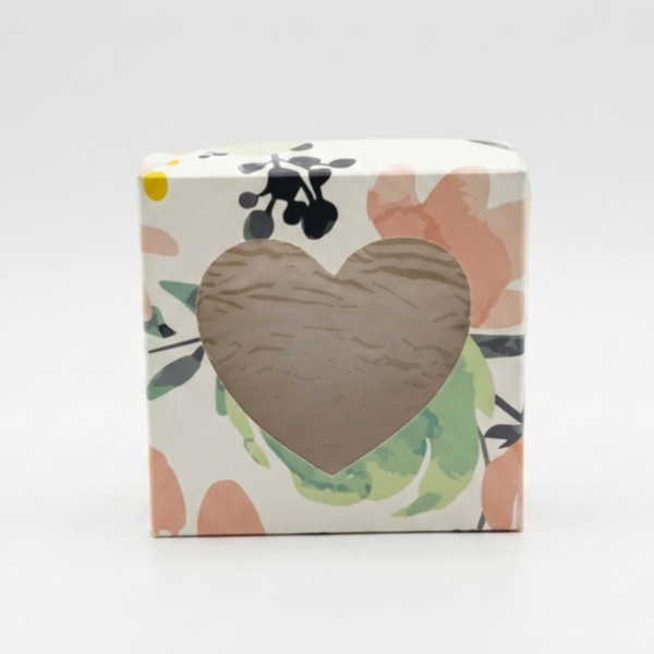 Producto - Caja estampada con visor corazón