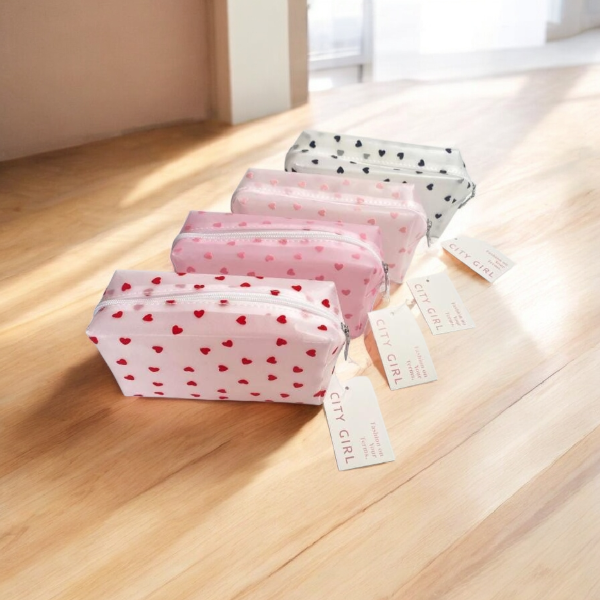 Producto - PORTA COSMÉTICO TRANSPARENTE CON CORAZONCITO