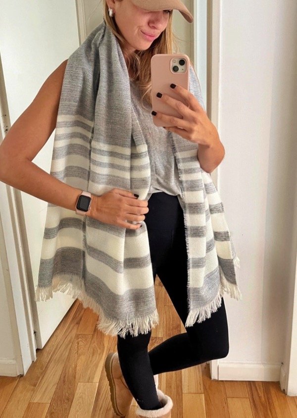 Producto - Ruana Cebra Gris Oscuro