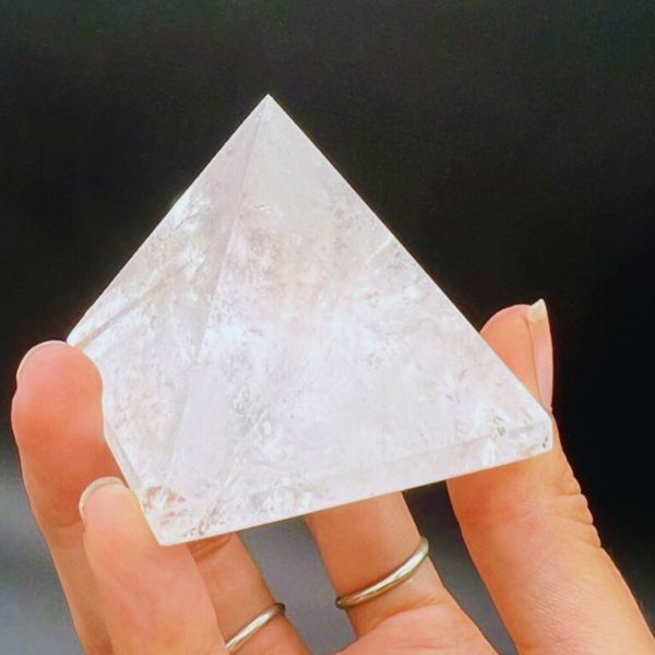 Producto - Piramide de cuarzo cristal 03