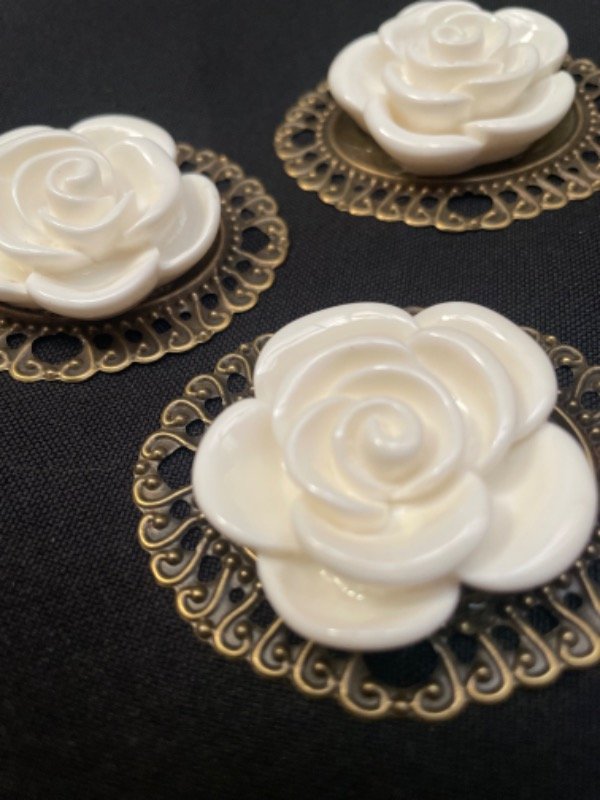 Producto - Broche flor blanco filig