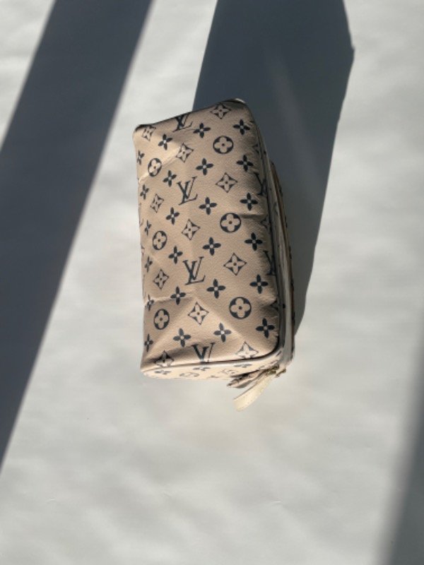 Producto - Neceser LV letras beige - 2