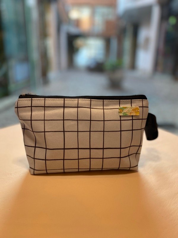 Producto - Cartuchera clásica cuadros irregulares