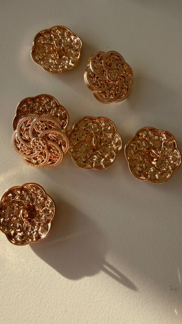Producto - Botón dorado flor espiral - 1