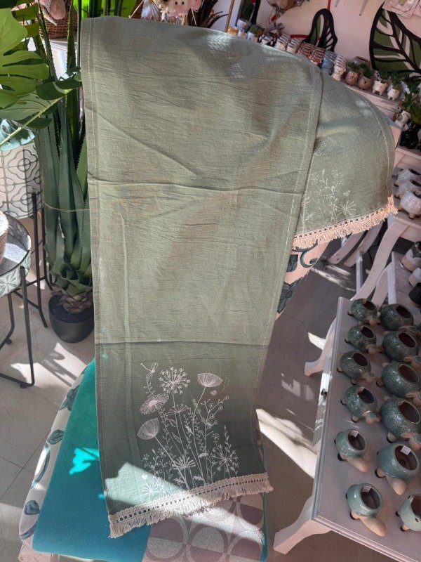 Producto - Camino de mesa verde con amapolas 1,50 cm (Efectivo: 18.000)