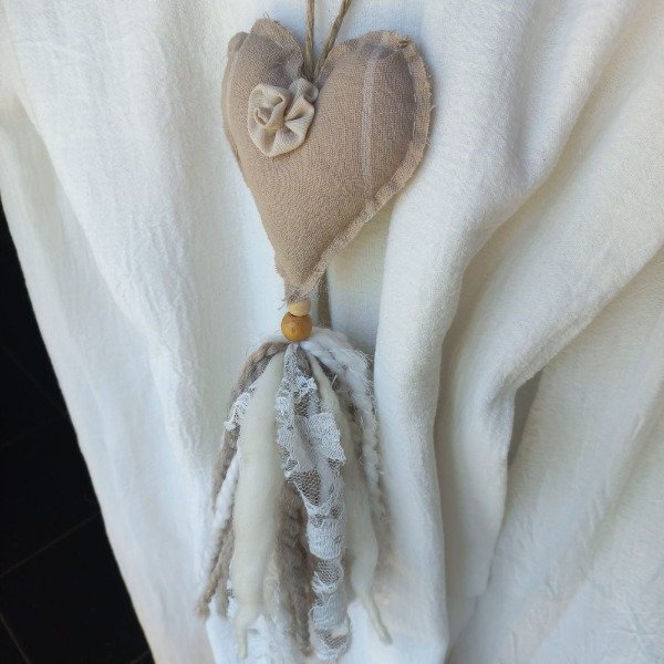 Producto - COLGANTE SUJETA CORTINA ART CORAZON CON BORLA
