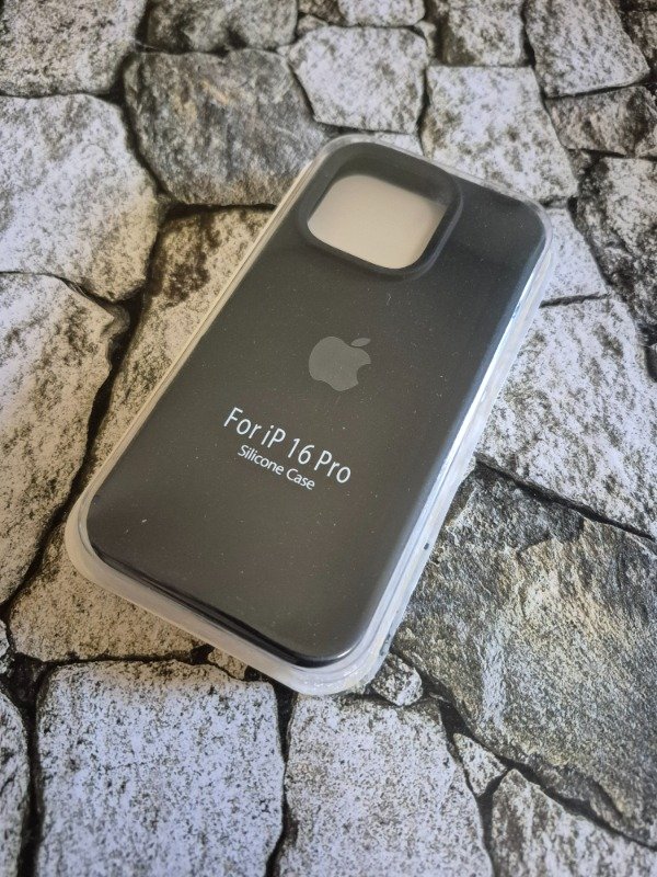 Producto - Funda silicone case logo Iphone 16 Pro violeta oscuro