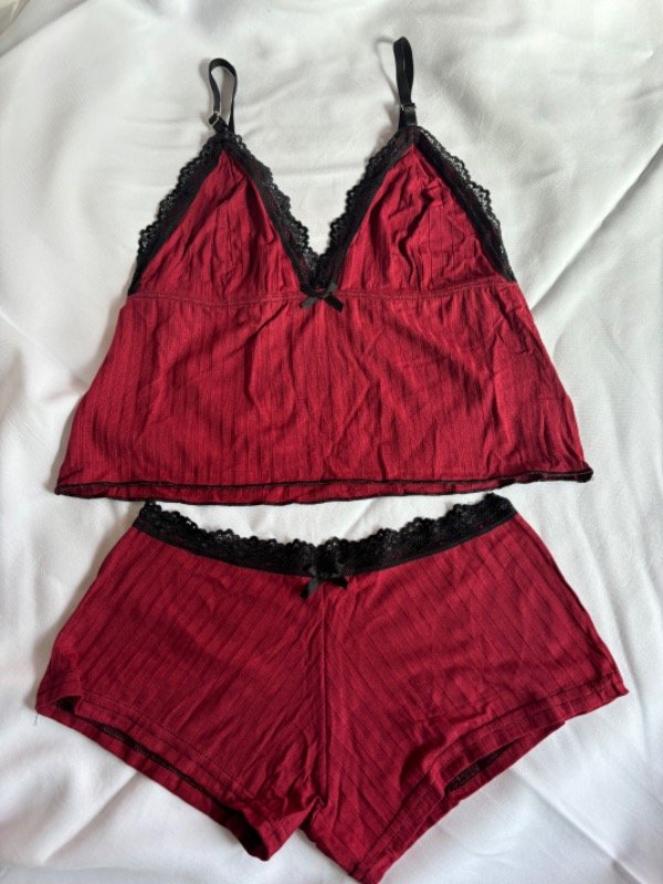 Producto - Pijamita luna con puntilla bordo