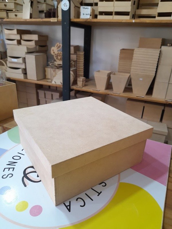 Producto - CAJA 20X20X8 CON TAPA