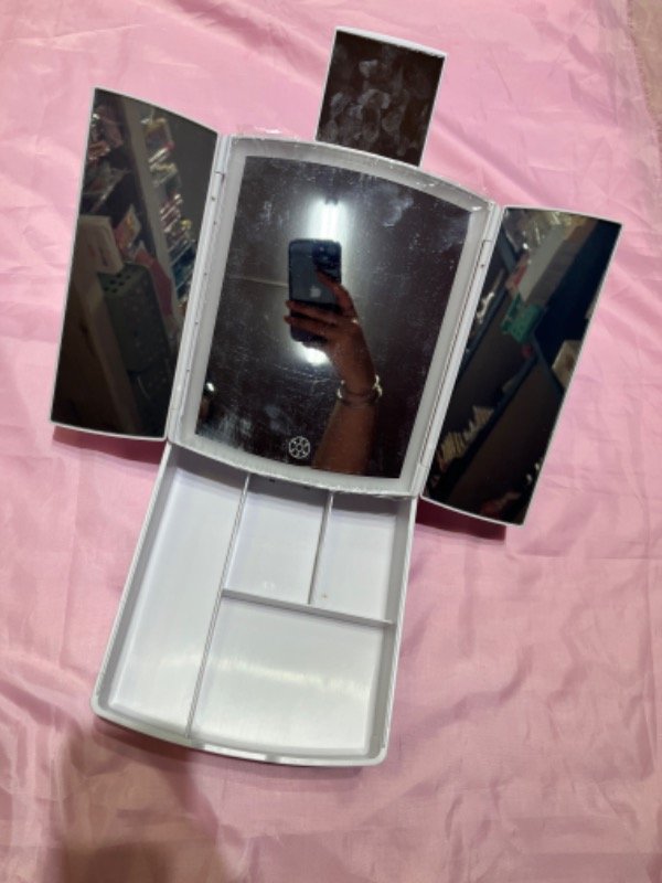 Producto - Espejo con led y para guardar