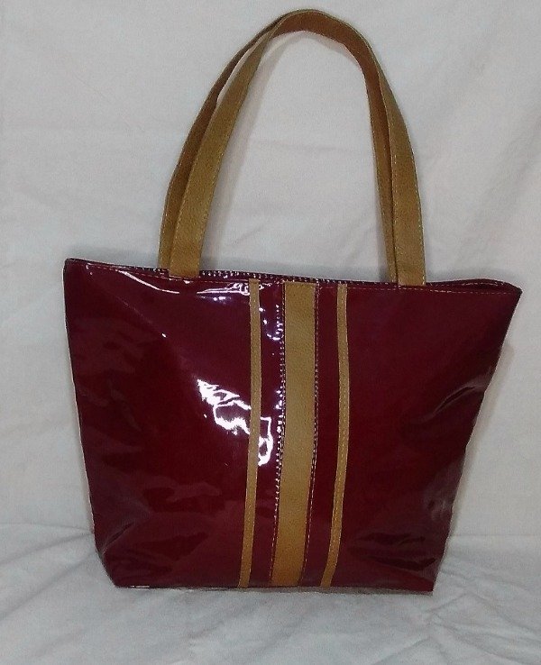 Producto - BOLSO EN CHAROL BORDÓ