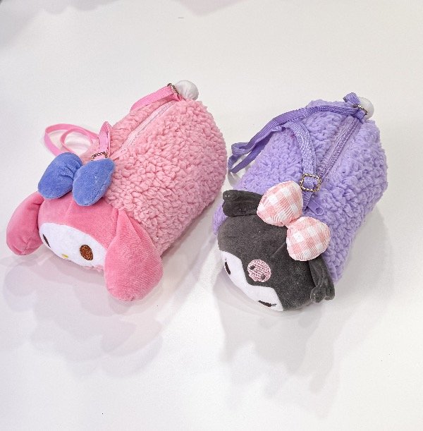 Producto - Carterita de mano Sanrio de peluche