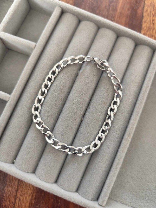 Producto - Pulsera grumet fina. Acero quirúrgico.