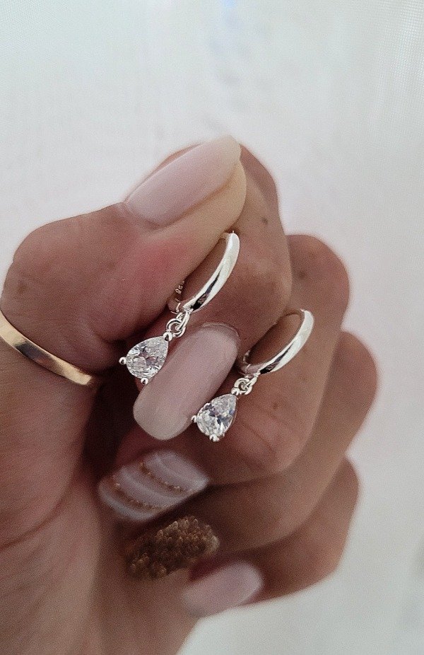 Producto - Argollitas con dije de gotitas cúbic blanco con cierre cubano  - Plata 925