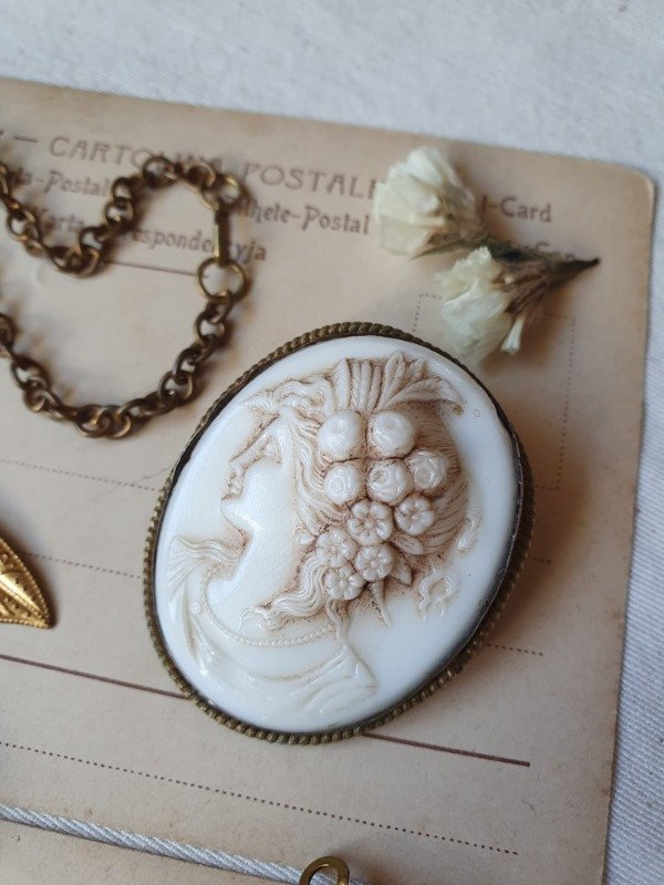 Producto - Broche Camafeo de Opalina Belle Epoque Lady