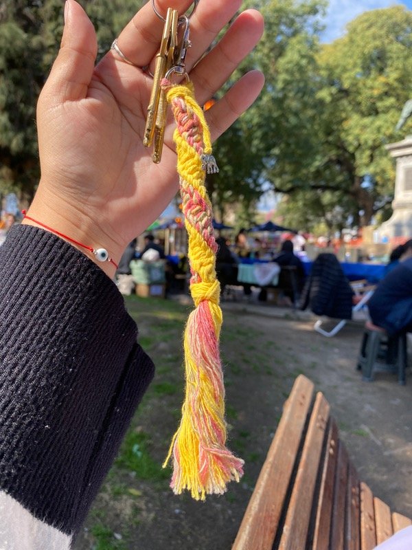 Producto - Llavero macramé amarillo