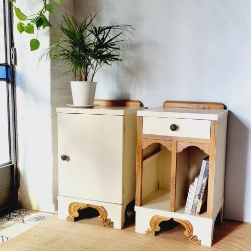 Producto - Mesas de luz antiguas vintage beige recuperadas.