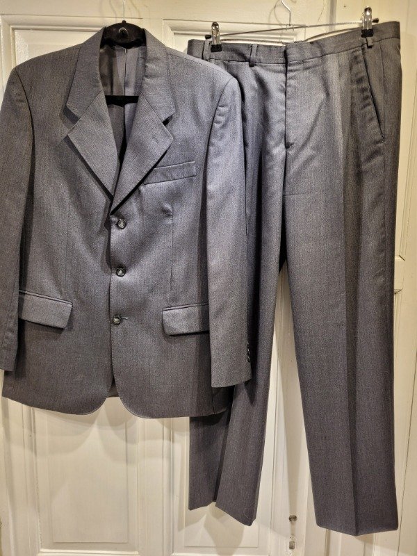 Producto - Traje AGREST gris oscuro Talle 49 - PRECIO: 129X