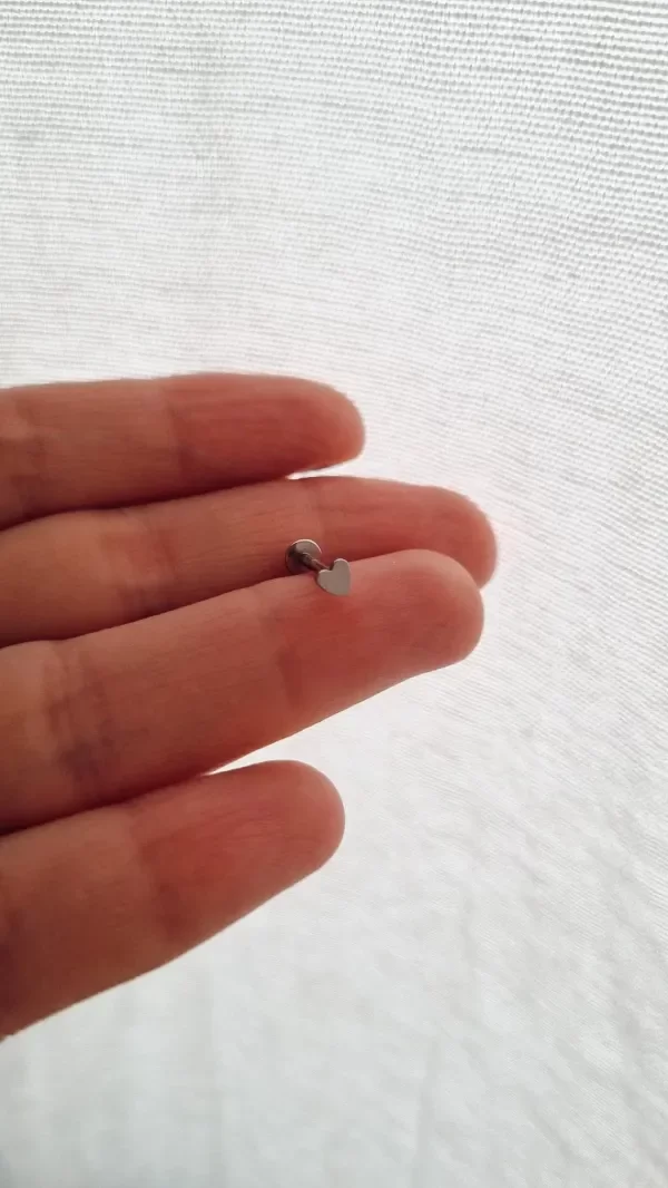 Producto - Piercing libreta corazon chato Aq