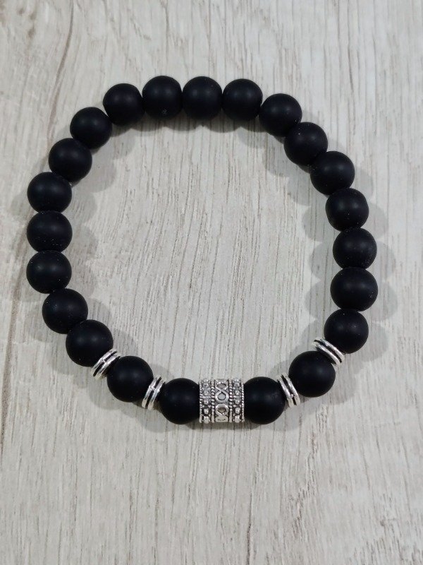 Producto - Pulsera con perlas negras y cuadrado 8