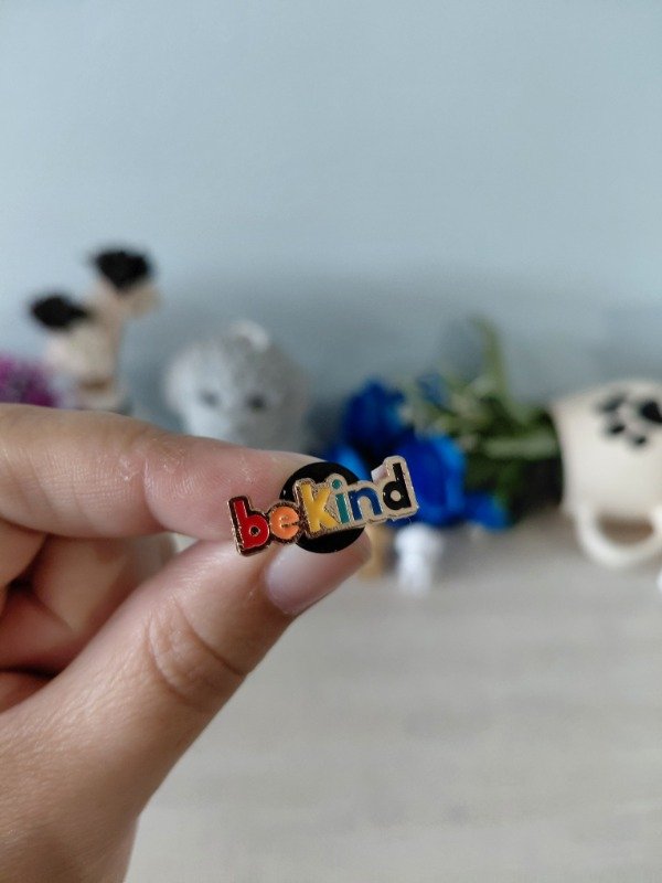 Producto - Pin metalizado - Be Kind #1641