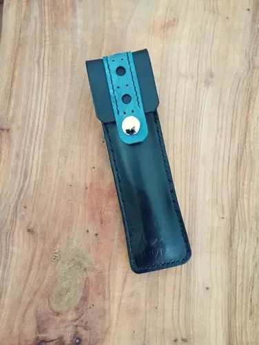 Producto - Estuche de cuero para lapiceras versión negro con celeste