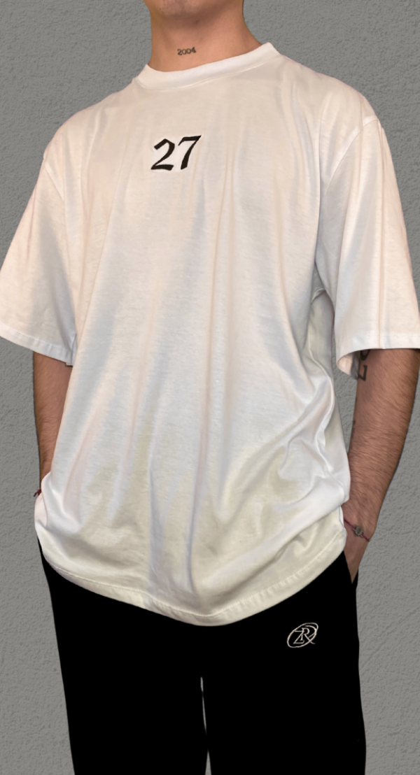 Remera oversize con bordados 27 — imagen 3