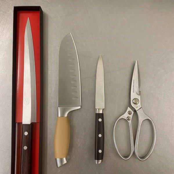 Producto - Set de cuchillos Yanagiba, Santoku y Oficio + Regalo a elección