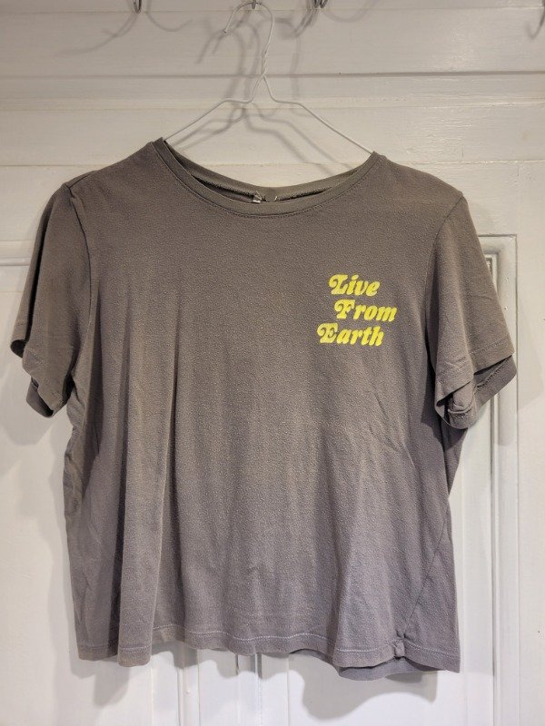Producto - Remera LE UTTHE gris logo fluo- Talle S - PRECIO: 12X - 0