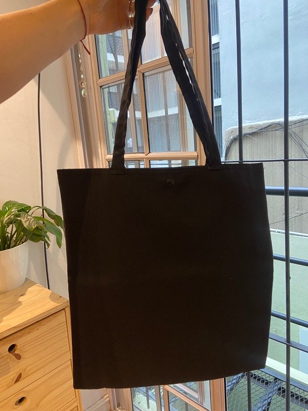 Producto - Tote lisa con boton de cierre