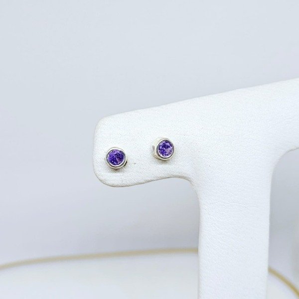 Producto - Aros con piedra Violeta 5.5 mm, de plata (cod1274)
